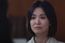Song Hye Kyo tích cực lăng xê đồ hiệu ở 'The Glory'