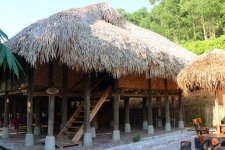 Đến thăm làng nhà sàn nổi tiếng nhất Việt Nam