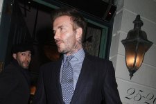 David Beckham lịch lãm đi ăn tối cùng gia đình