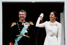Thông điệp của Hoàng hậu Đan Mạch khi diện lễ phục trắng