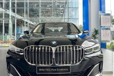 BMW xả rẻ lô xe sản xuất 2021 và 2022