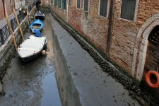 Kênh đào Venice gần như khô cạn