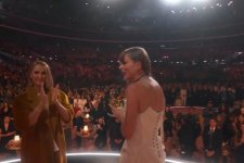 Celine Dion nghĩ gì khi bị Taylor Swift phớt lờ trên sân khấu nhận giải Album của năm?