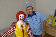 Melbourne: McDonald's sẽ tổ chức lễ kỷ niệm 50 năm làm việc cho một nhân viên trung thành