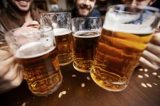 Tin Úc: Thuế tiêu thụ đặc biệt thúc đẩy giá rượu bia tăng lên