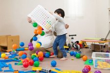 Số lượng đồ chơi có ảnh hưởng tới sự phát triển trí não của trẻ hay không?