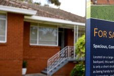 Địa ốc: Các cặp vợ chồng ở Úc phải chờ tới tám năm để tiết kiệm tiền đặt cọc mua căn nhà đầu tiên