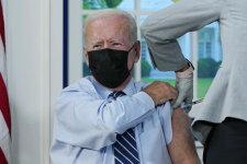 Joe Biden tiêm mũi vaccine tăng cường thứ hai