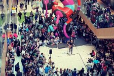 Melbourne: Ed Sheeran bất ngờ trình diễn tại Bệnh viện Nhi đồng Hoàng gia Melbourne