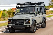 Land Rover Defender độ động cơ Tesla: Sự kết hợp giữa quá khứ và hiện tại