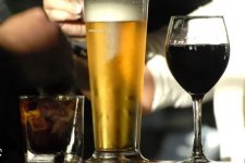 Đàn ông Úc dễ tử vong do lạm dụng bia rượu