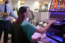 Tin Úc: Chính phủ cần hành động để giảm tác hại của cờ bạc đối với người dân