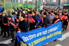Hàng vạn bác sĩ Hàn Quốc biểu tình ở thủ đô Seoul