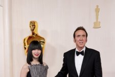 Nicolas Cage và vợ kém 31 tuổi xuất hiện tại thảm đỏ Oscar 2024