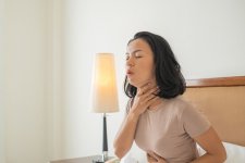Nguyên nhân và cách khắc phục tình trạng đau họng vào mỗi buổi sáng