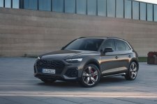 Audi Q5 'Đen huyền bí' sắp về Việt Nam