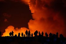 Iceland ban bố tình trạng khẩn cấp vì núi lửa phun trào