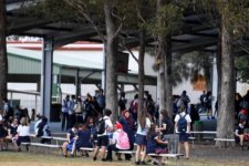 Giáo dục: Victoria và NSW vẫn đang tạm hoãn các chương trình trao đổi du học sinh