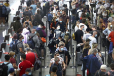 Nhiều sân bay quá tải vì quá đông hành khách