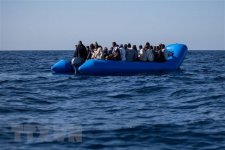 Cảnh sát biển Italy giải cứu 32 người di cư tại đảo Lampione
