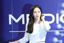 Kim Tae Hee lần đầu xuất hiện sau ồn ào điều tra thuế