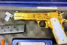 Sydney: Một phụ nữ Mỹ bị bắt tại sân bay do mang theo súng mạ vàng 24 carat trong hành lý