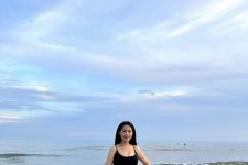 Nữ diễn viên Thu Hiền thả dáng đẹp trên biển