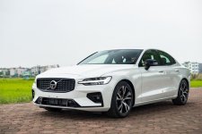 Sau 2 năm lăn bánh, Volvo S60 R-Design 2020 được rao bán với giá hơn 1,7 tỷ đồng