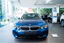 BMW 3-Series bản cũ giảm giá sâu tại đại lý