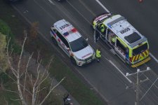 Một cậu bé 14 tuổi bị thương nặng sau khi bị một chiếc ô tô đâm ở phía đông nam Melbourne.