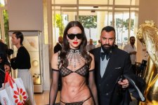 Irina Shayk gây sốc khi mặc nội y đi dự tiệc ở Cannes