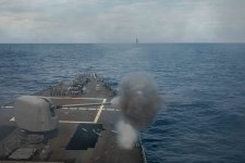 Hộ vệ hạm HMAS Ballarat diễn tập bắn đạn thật trên Biển Đông