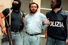 Italy rúng động vì trùm mafia ra tù
