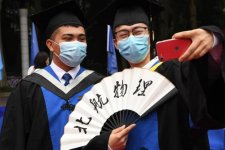 Sinh viên mới tốt nghiệp Trung Quốc chạy đua việc làm tại cơ quan nhà nước