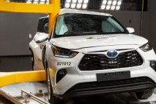 Toyota Highlander nhận thang điểm an toàn 5 sao