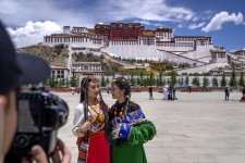 Tây Tạng lo ngại lượng du khách khổng lồ