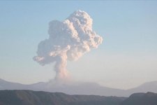 Nhật Bản nâng cảnh báo núi lửa phun trào