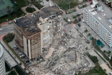 Florida ban bố tình trạng khẩn cấp sau vụ sập tòa nhà 12 tầng