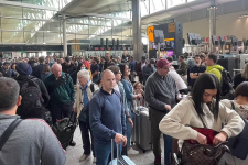 Tắc nghẽn nghiêm trọng tại sân bay trên khắp nước Anh