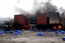 Nguy cơ phát nổ trong vụ cháy kho container tại Bangladesh