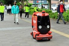 Nhật Bản thử nghiệm robot tự hành để giao hàng