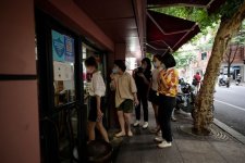 Thượng Hải tái mở cửa nhà hàng, quán ăn