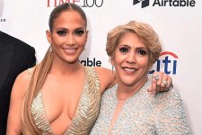 Năm 18 tuổi, Jennifer Lopez quyết định bỏ nhà đi vì theo đuổi đam mê