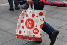 Tin Úc: Chuỗi siêu thị Coles cam kết giảm ô nhiễm và rác thải nhựa