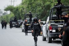 Mexico: Nhóm vũ trang chặn xe, bắt cóc cảnh sát trên đường cao tốc