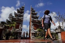 Bali cấm khách du lịch lên núi thiêng