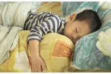 Trẻ bị hạn chế chiều cao vì thói quen đi ngủ không đúng giờ, phụ huynh nên chú ý thay đổi