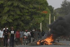 Biểu tình bạo lực trước đám tang Tổng thống Haiti