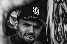 Chris Brown phủ kín 28 chiếc răng bằng vàng 24 carat