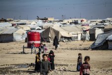Pháp cho phụ nữ và trẻ em từ các khu trại ở Syria hồi hương